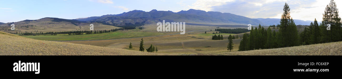 Panorama di Kuray mountain range all'alba. Foto Stock