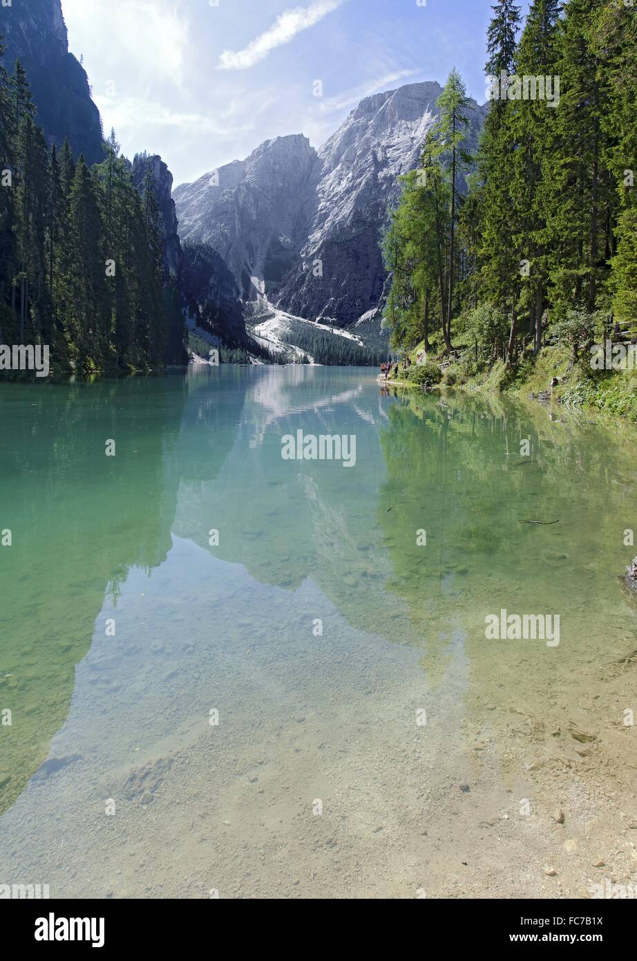 Il lago di Braies con Monte Seekofel Foto Stock
