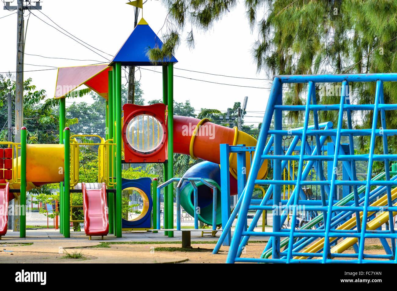 Colorato colorato parco giochi per bambini Foto Stock
