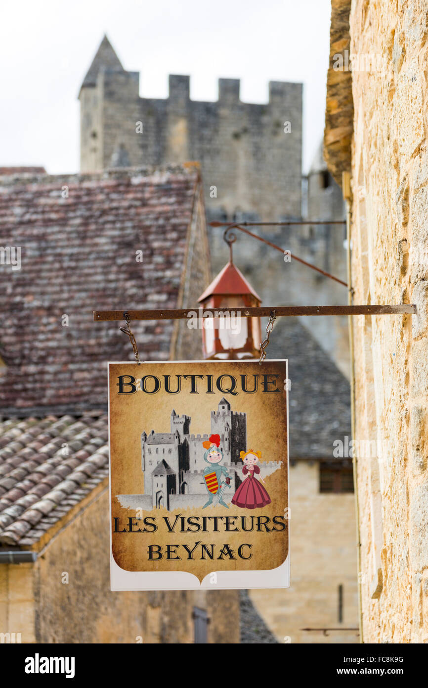 Segno Boutque, Chatteau de Beynac, Beynac-et-Cazenac, Dordogne, Francia Foto Stock