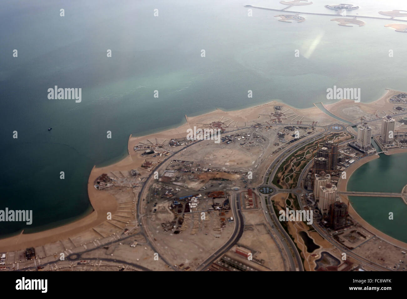 Emirati Arabi Uniti. Deserto e città. Foto Stock