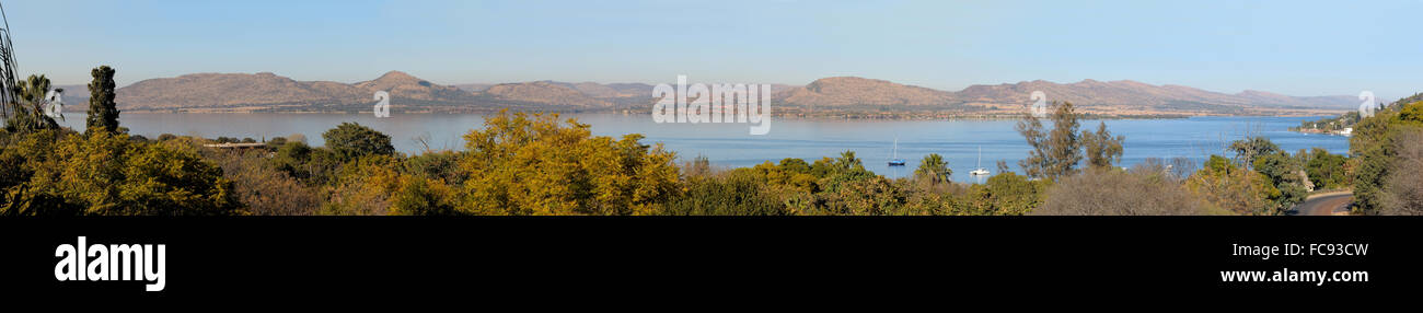 Panorama della diga Hartebeespoort in Sud Africa Foto Stock