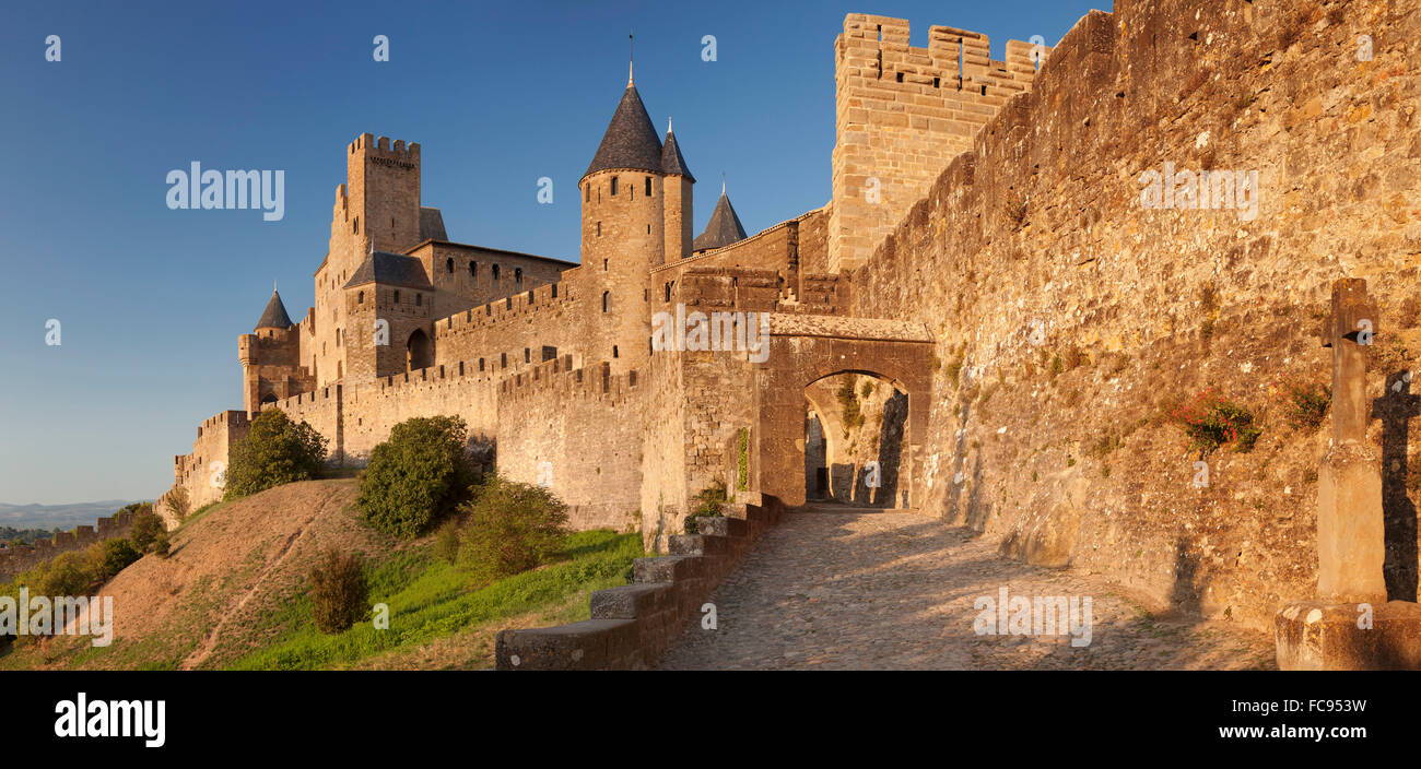 La cite, fortezza medioevale città, Carcassonne, Sito Patrimonio Mondiale dell'UNESCO, Languedoc-Roussillon, Francia, Europa Foto Stock