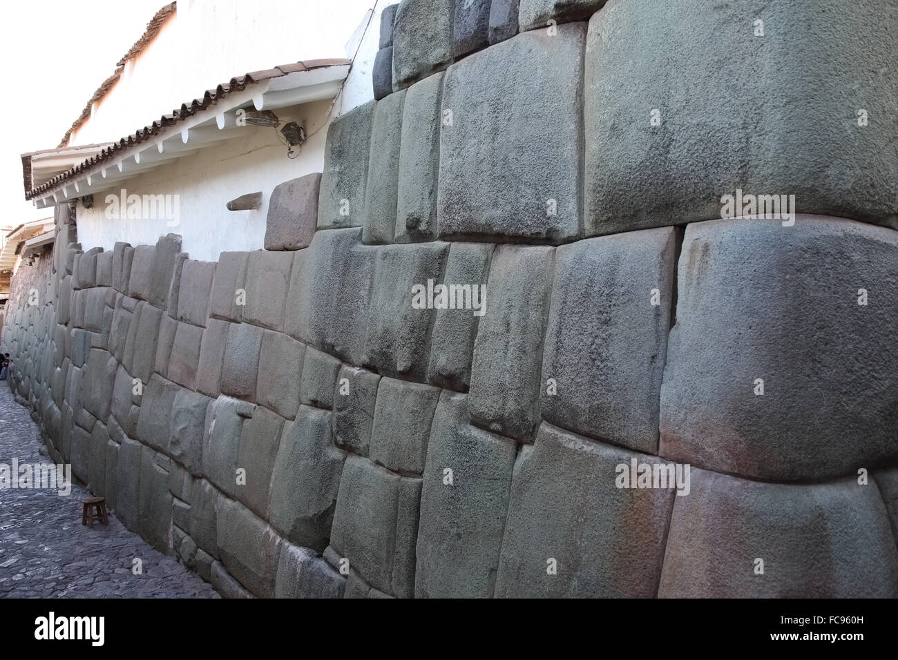 Parete di casa composta da parte artigianato Inca e parte di fabbricazione spagnola, Cuzco, Perù, Sud America Foto Stock