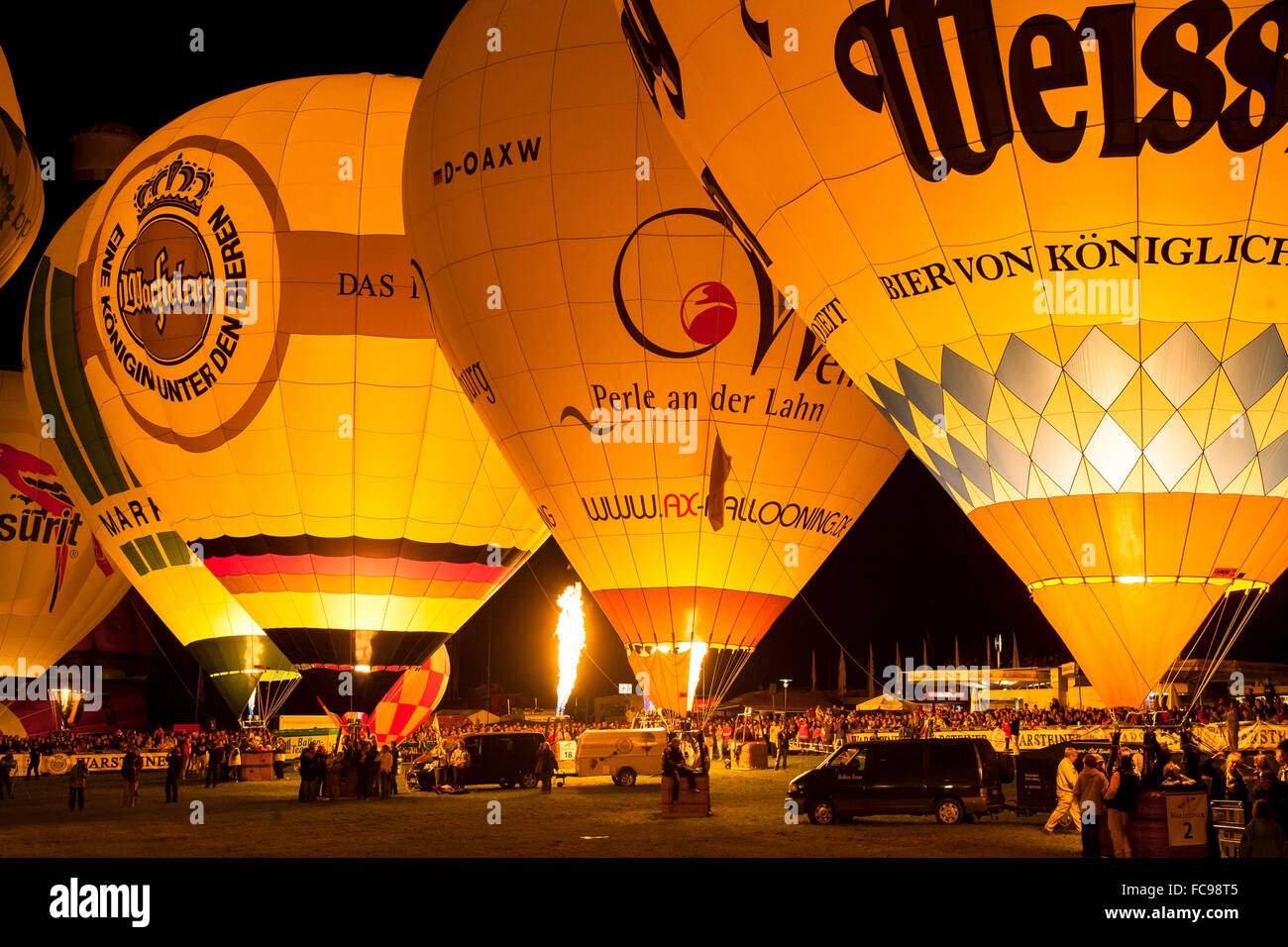 DEU, Germania, regione di Sauerland, Warstein, International Balloon Festival in Warstein, palloncini durante la notte glow [la balloo Foto Stock
