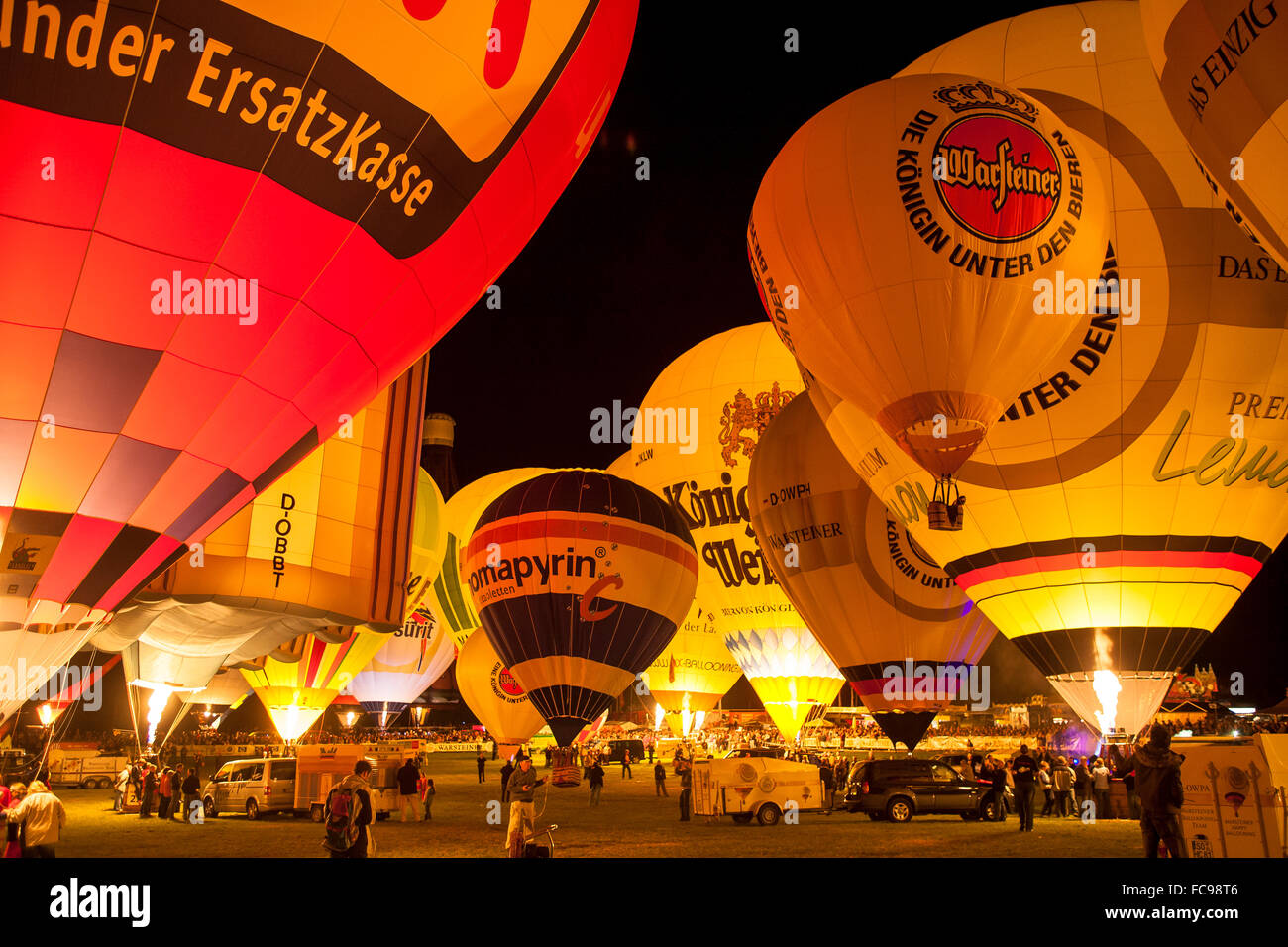 DEU, Germania, regione di Sauerland, Warstein, International Balloon Festival in Warstein, palloncini durante la notte glow [la balloo Foto Stock