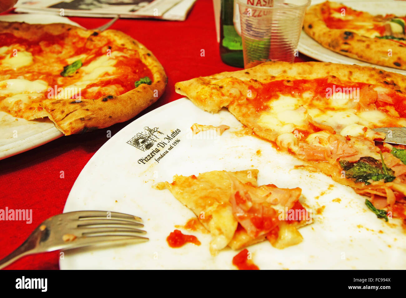 Pizzeria 'Dio Matteo' locali più in voga nel cuore di Napoli, l'area 'Spacca Napoli' Foto Stock