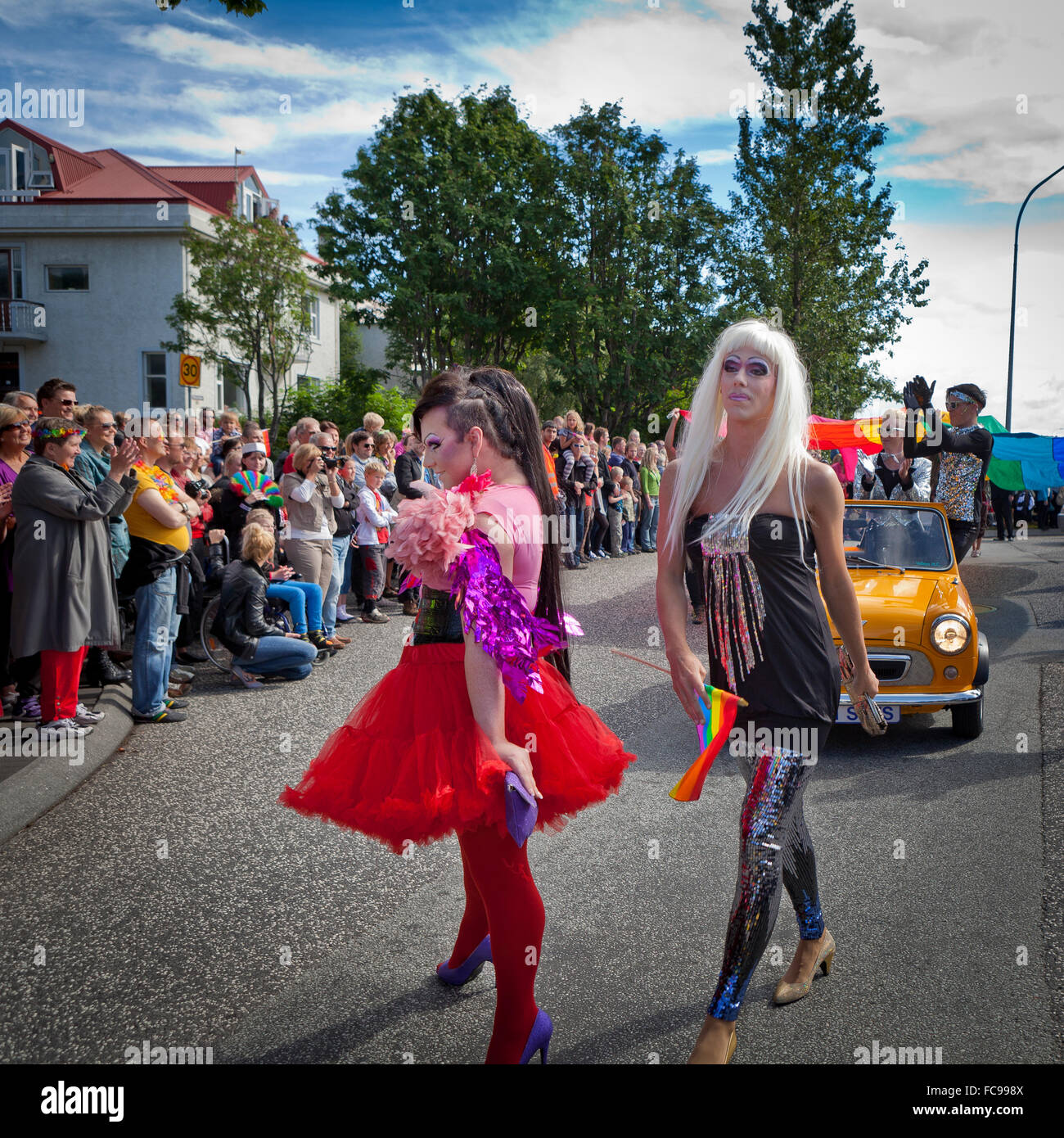 Trascinare regine nel Gay Pride Parade, Reykjavik, Islanda Foto Stock