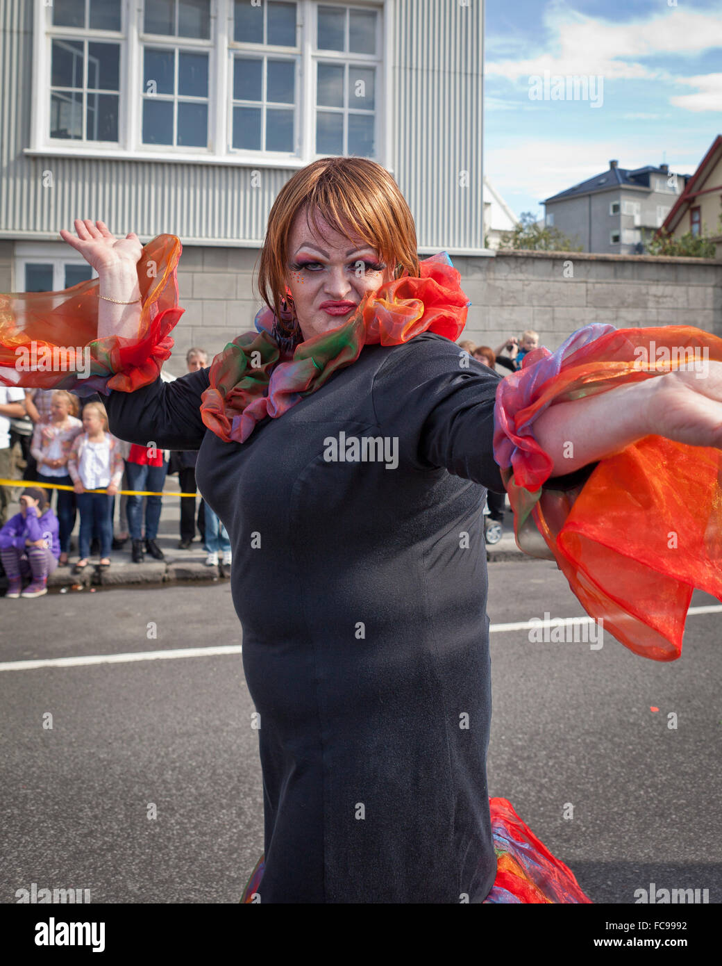Drag queen nel Gay Pride Parade, Reykjavik, Islanda Foto Stock