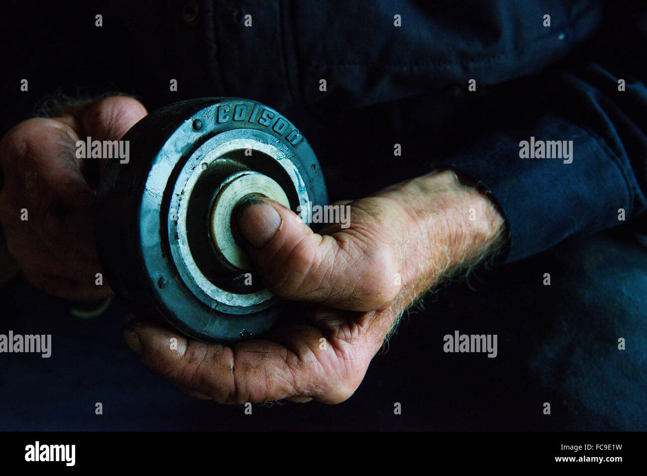 Weathered mani Dillo ad un decenni lunga storia di duro lavoro. Foto Stock