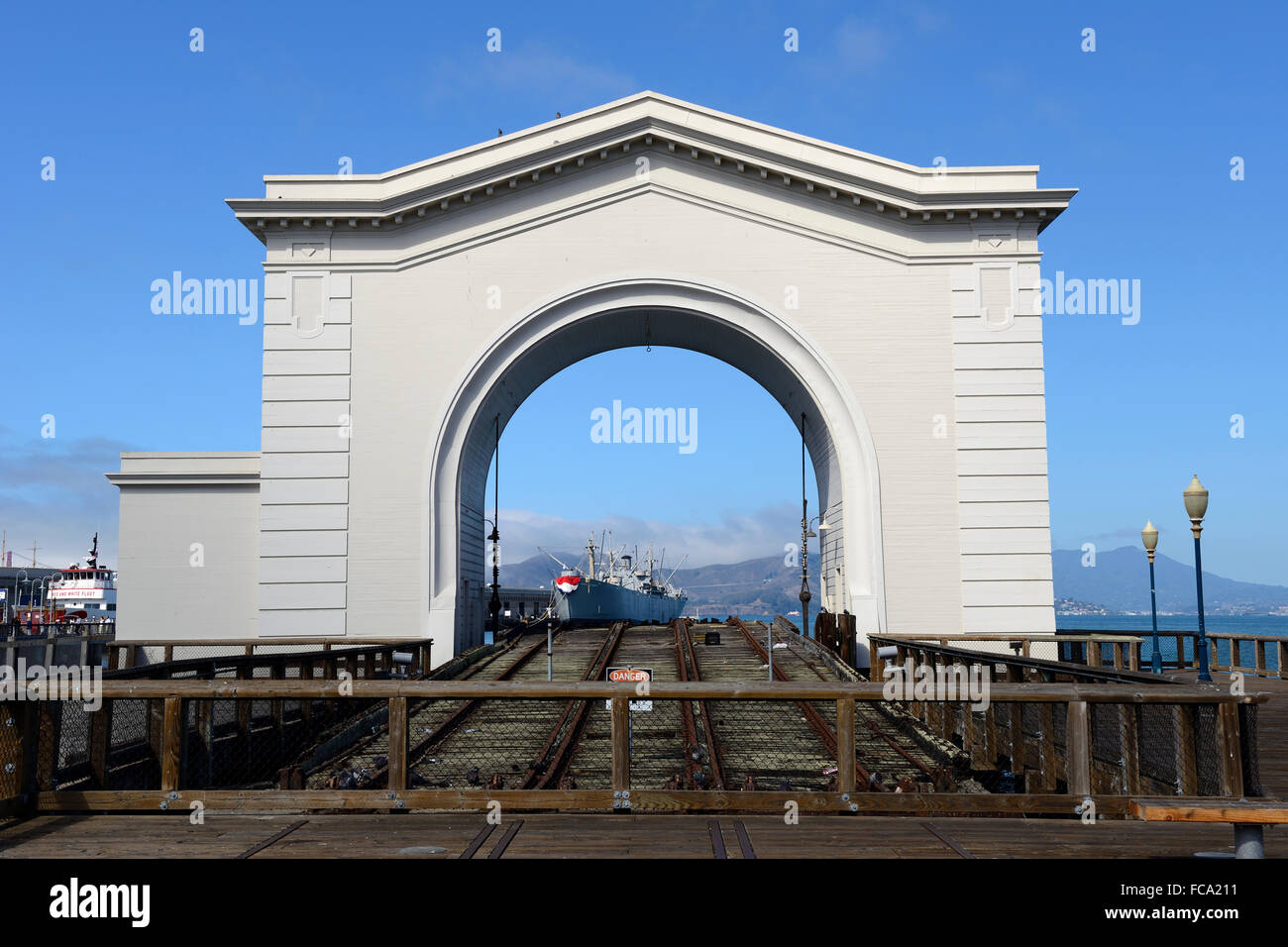 Vecchio terminus ferroviario al Pier 41, Fisherman's Wharf di San Francisco, California, Stati Uniti d'America Foto Stock