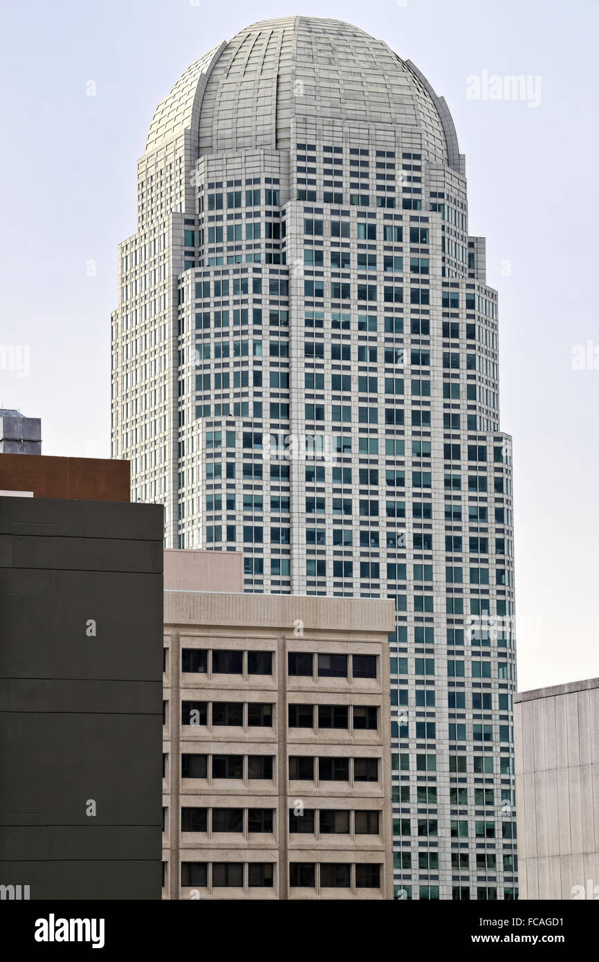 Wells Fargo Center, 100 N Main St, Winston-Salem, NC edificio in background. Edificio più alto in Winston Salem, NC Foto Stock