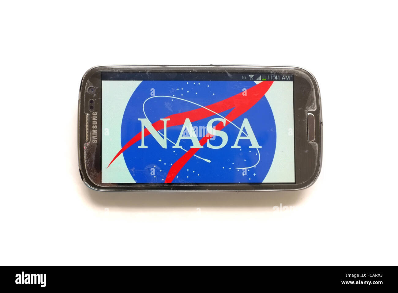 La NASA il logo sullo schermo dello smartphone fotografati contro uno sfondo bianco. Foto Stock