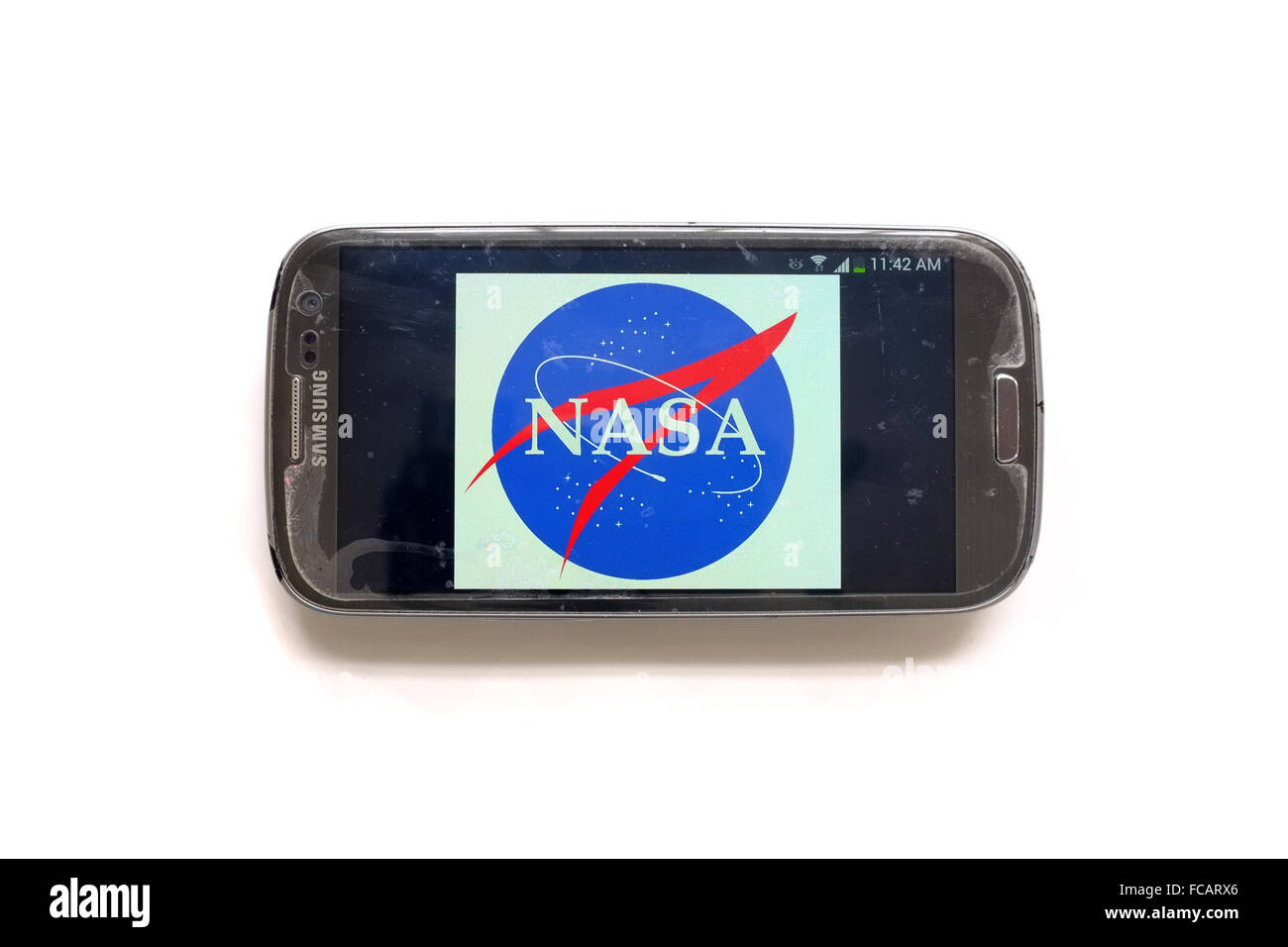 La NASA il logo sullo schermo dello smartphone fotografati contro uno sfondo bianco. Foto Stock