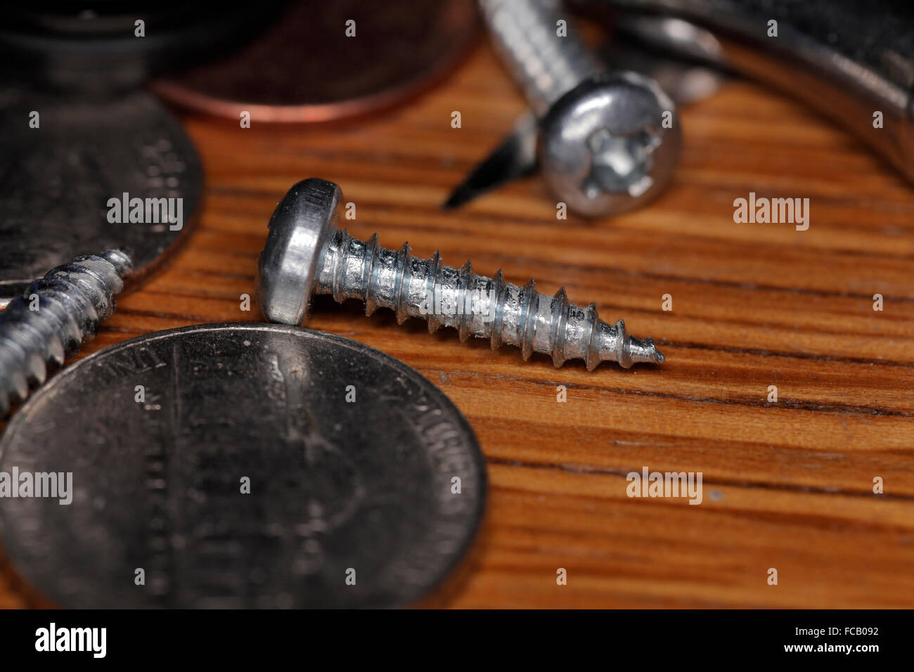 Viti e un nichel. Foto Stock