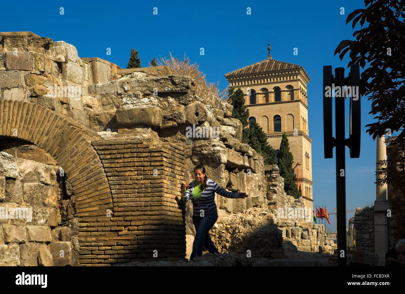 Saragozza, Aragona, Spagna:muro romano e la torre di Zuda Foto Stock