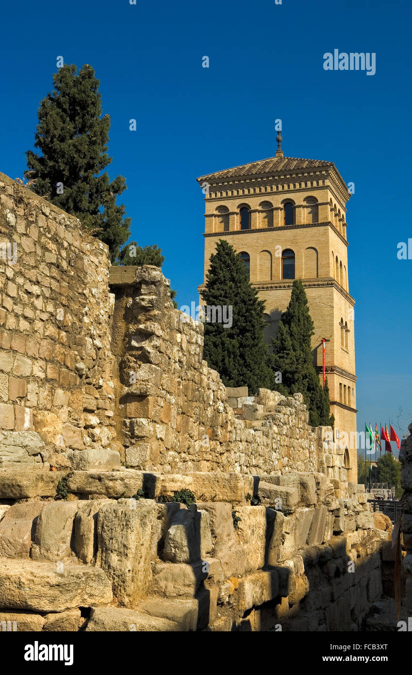 Saragozza, Aragona, Spagna:muro romano e la torre di Zuda Foto Stock