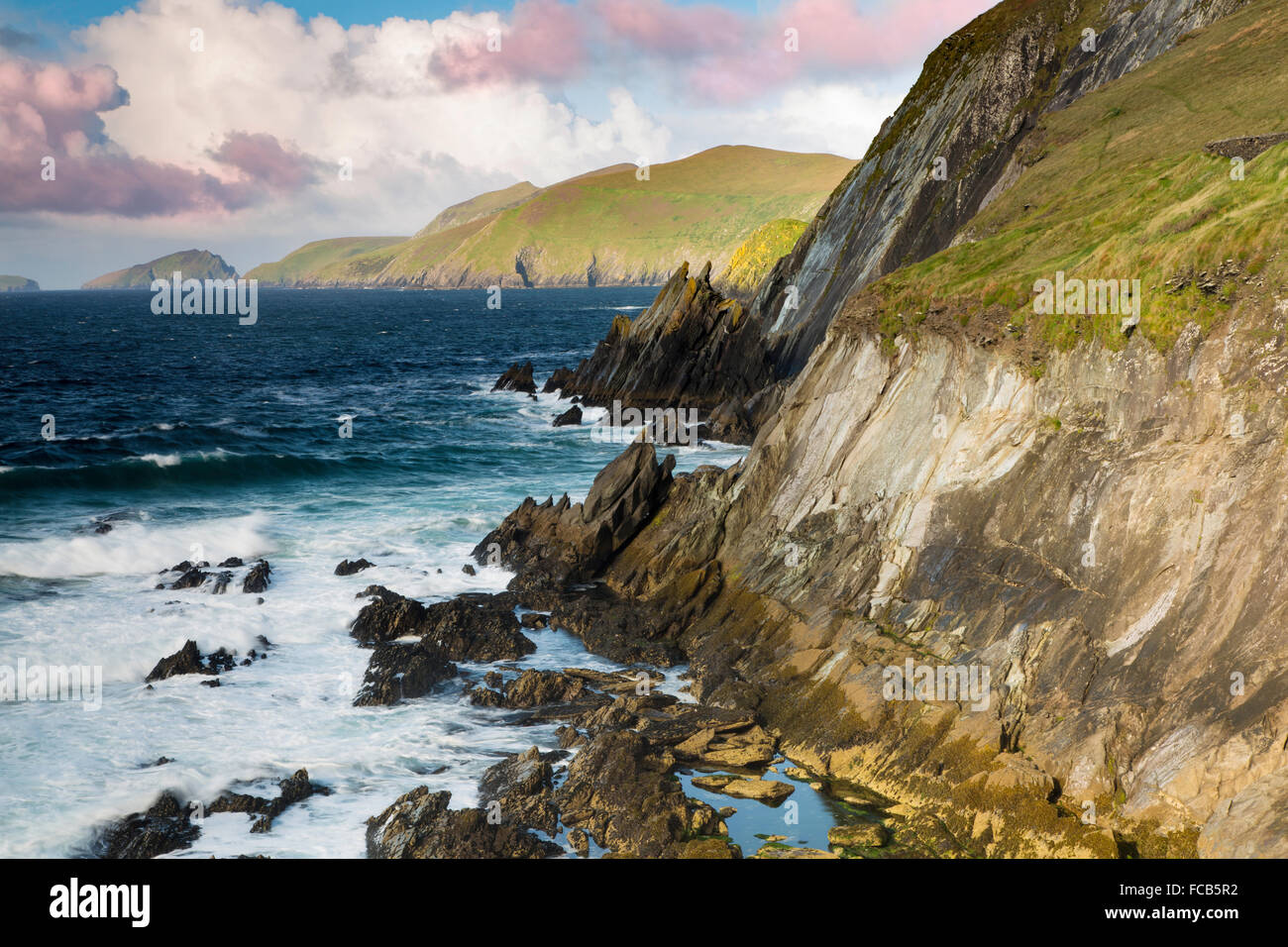 Slea testa con isole Blasket al di là, la penisola di Dingle, Repubblica di Irlanda Foto Stock