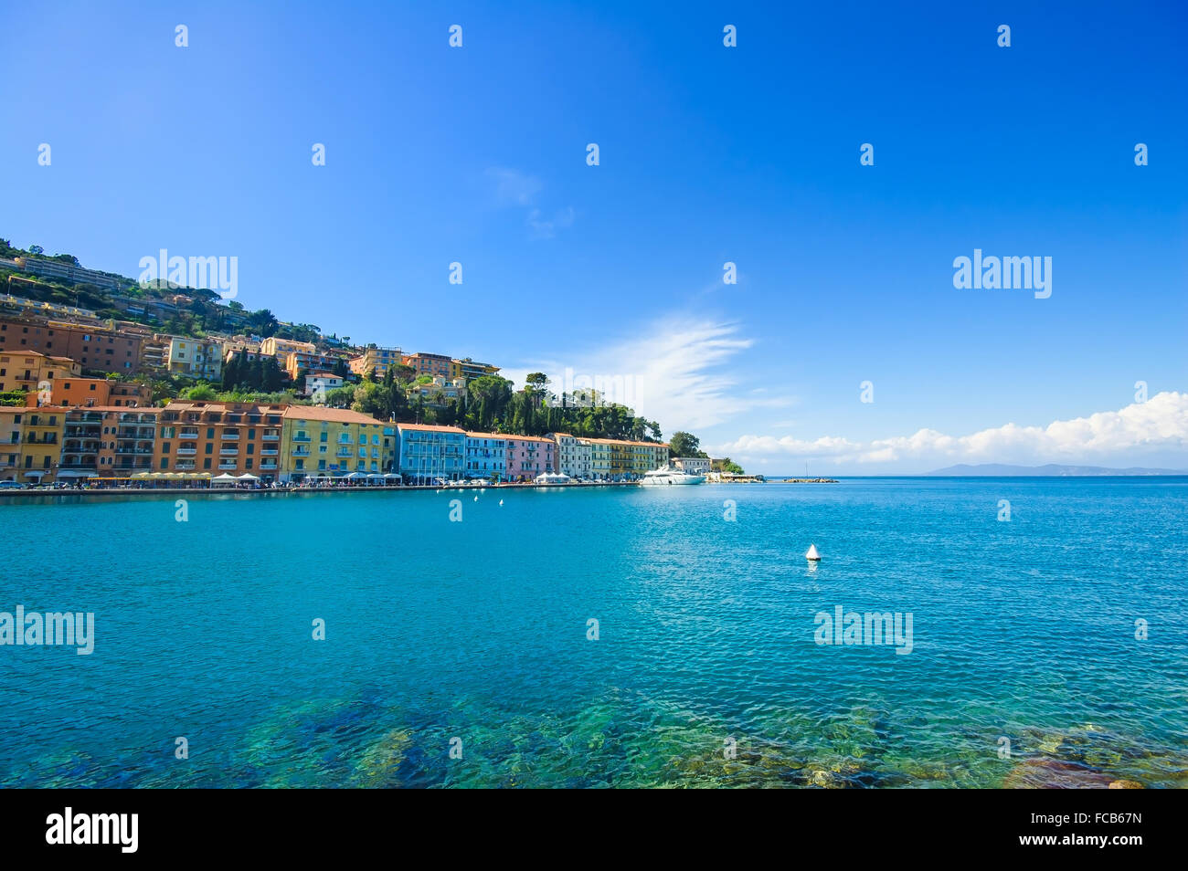 Porto Santo Stefano lungomare, italiano destinazione di viaggio. Argentario, Toscana, Italia. Foto Stock