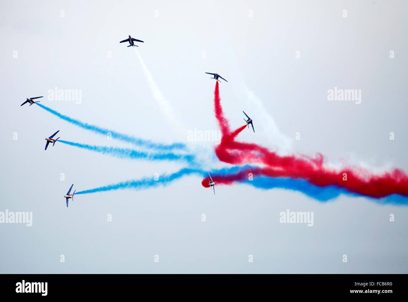 Francese pattuglia acrobatica, noto anche come la Patrouille de France o PAF di eseguire durante la sosta della Volvo Ocean Race Foto Stock