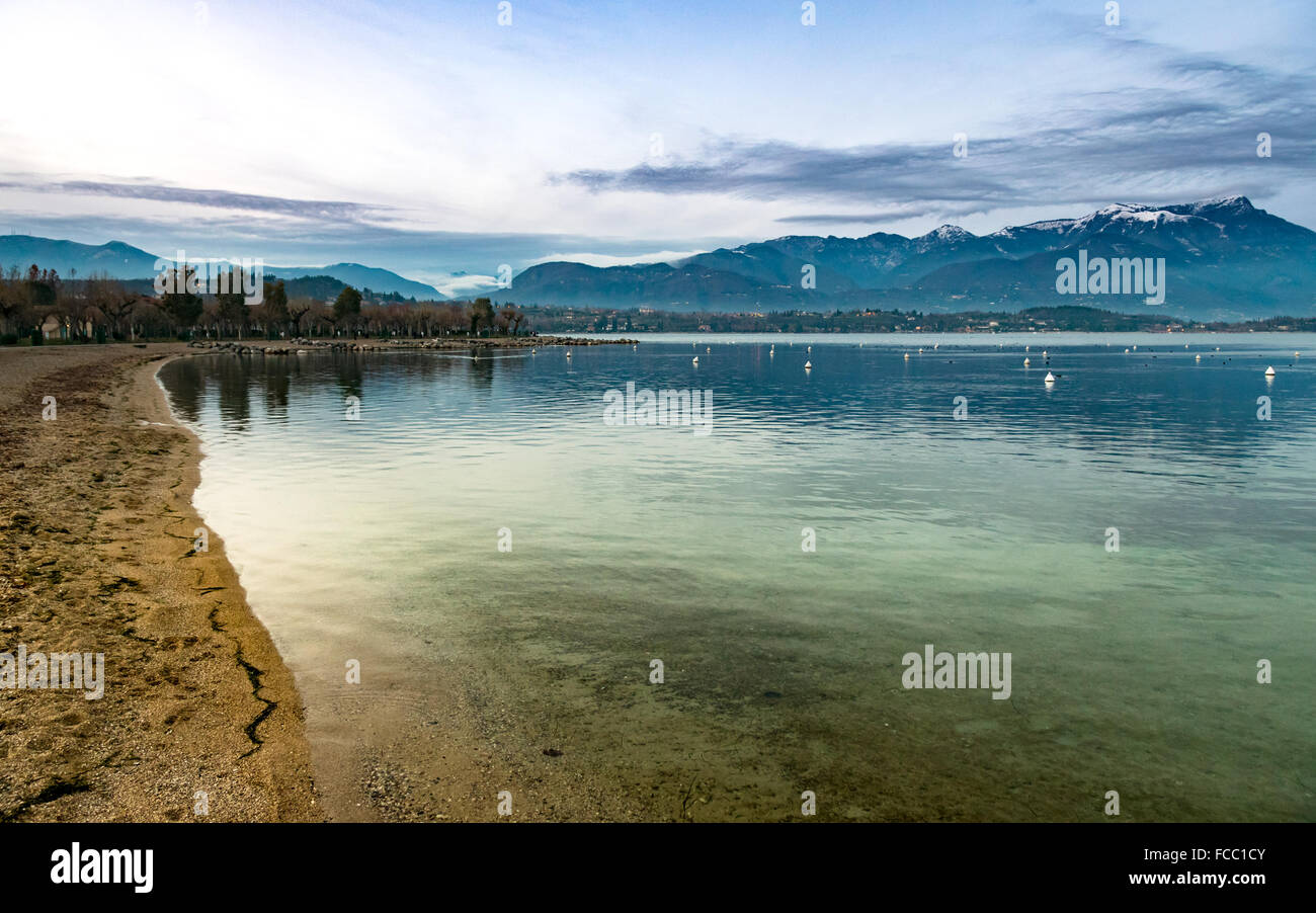 Ultima luce del giorno sul Lago di Garda, Brescia, Italia. Foto Stock
