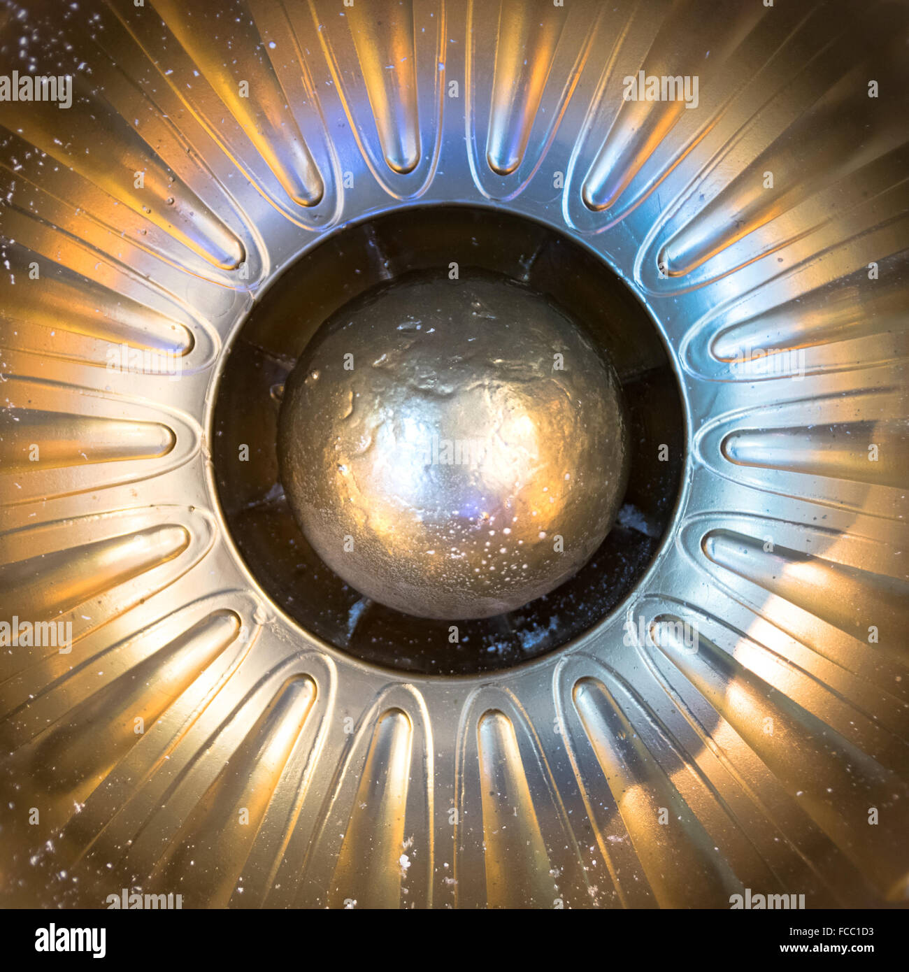 Dettaglio di un ottone dorato portaombrelli. Foto Stock