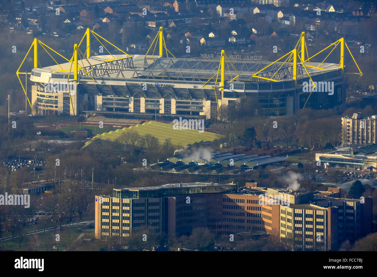 Vista aerea, Signal Iduna Park di Dortmund, Westfalenstadion Dortmund, primo campionato nazionale, stadio di calcio, pannelli solari Foto Stock