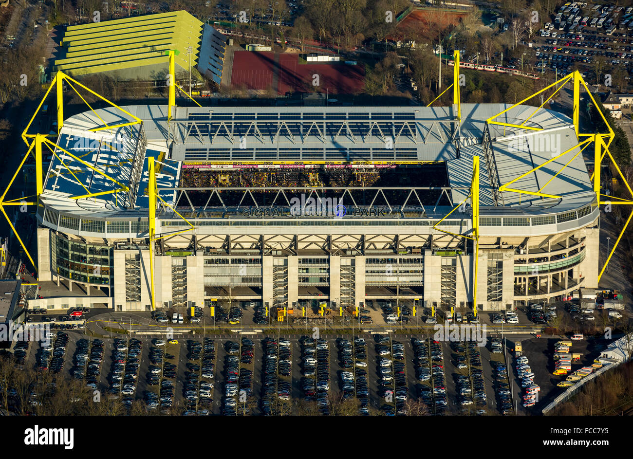 Vista aerea, Signal Iduna Park di Dortmund, Westfalenstadion Dortmund, primo campionato nazionale, stadio di calcio, pannelli solari Foto Stock