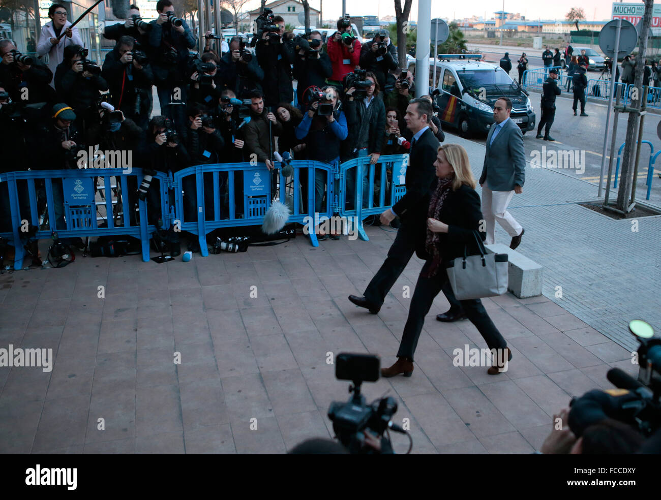 Palma de Mallorca, Spagna la principessa Cristina (R) arriva a corte con suo marito Inaki Urdangarin Foto Stock