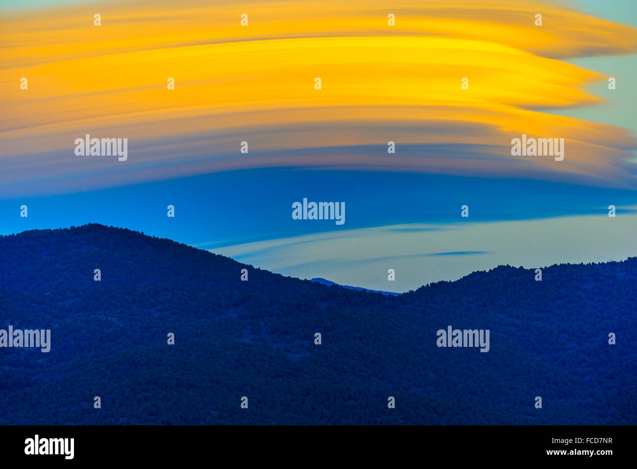 Nuvole lenticolari su Bridgeport Valley, California Foto Stock