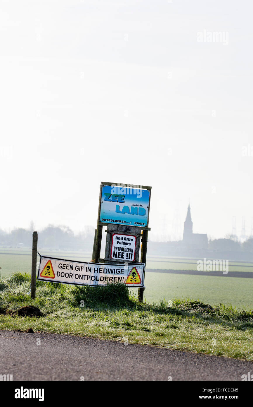 Paesi Bassi, Nieuw-Namen, Hertogin Hedwige polder. Protesta contro restituendo polder di natura Foto Stock