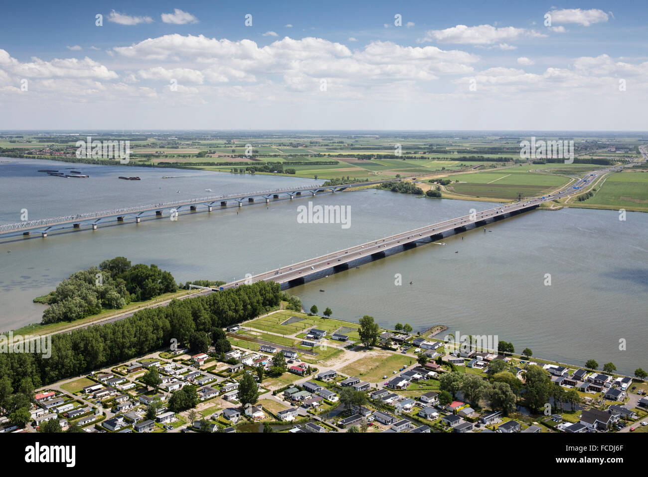 Paesi Bassi, Moerdijk, ponti sul fiume chiamato Hollands Diep Foto Stock