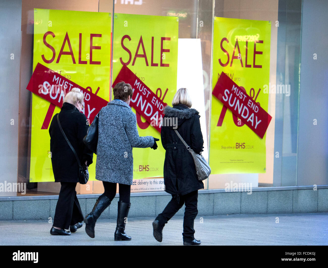 British Home Store Shop visualizza una promozione di vendita in Southport durante il mese di gennaio le vendite. Foto Stock