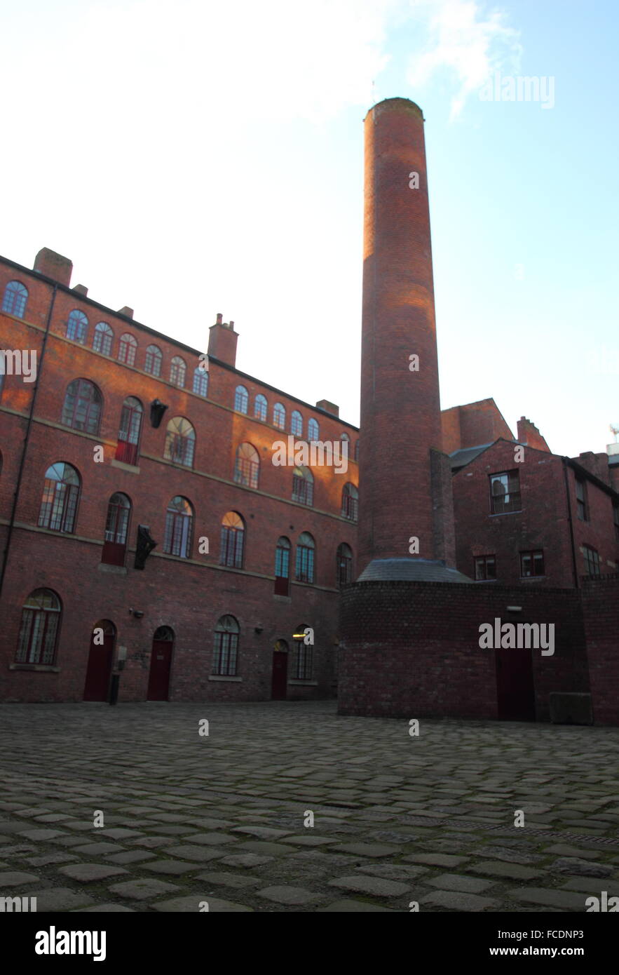 Il macellaio lavora in industrie culturali trimestre, Sheffield City Centre, Yorkshire England Regno Unito Foto Stock