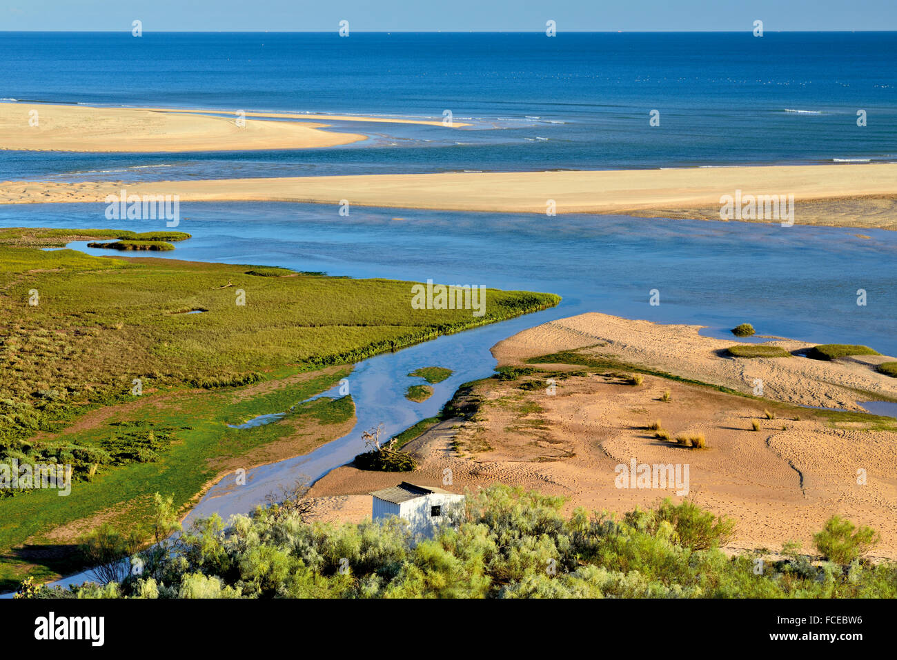 Il Portogallo, Algarve: vista sulle isole e banchi di sabbia del Parco naturale di Ria Formosa Foto Stock