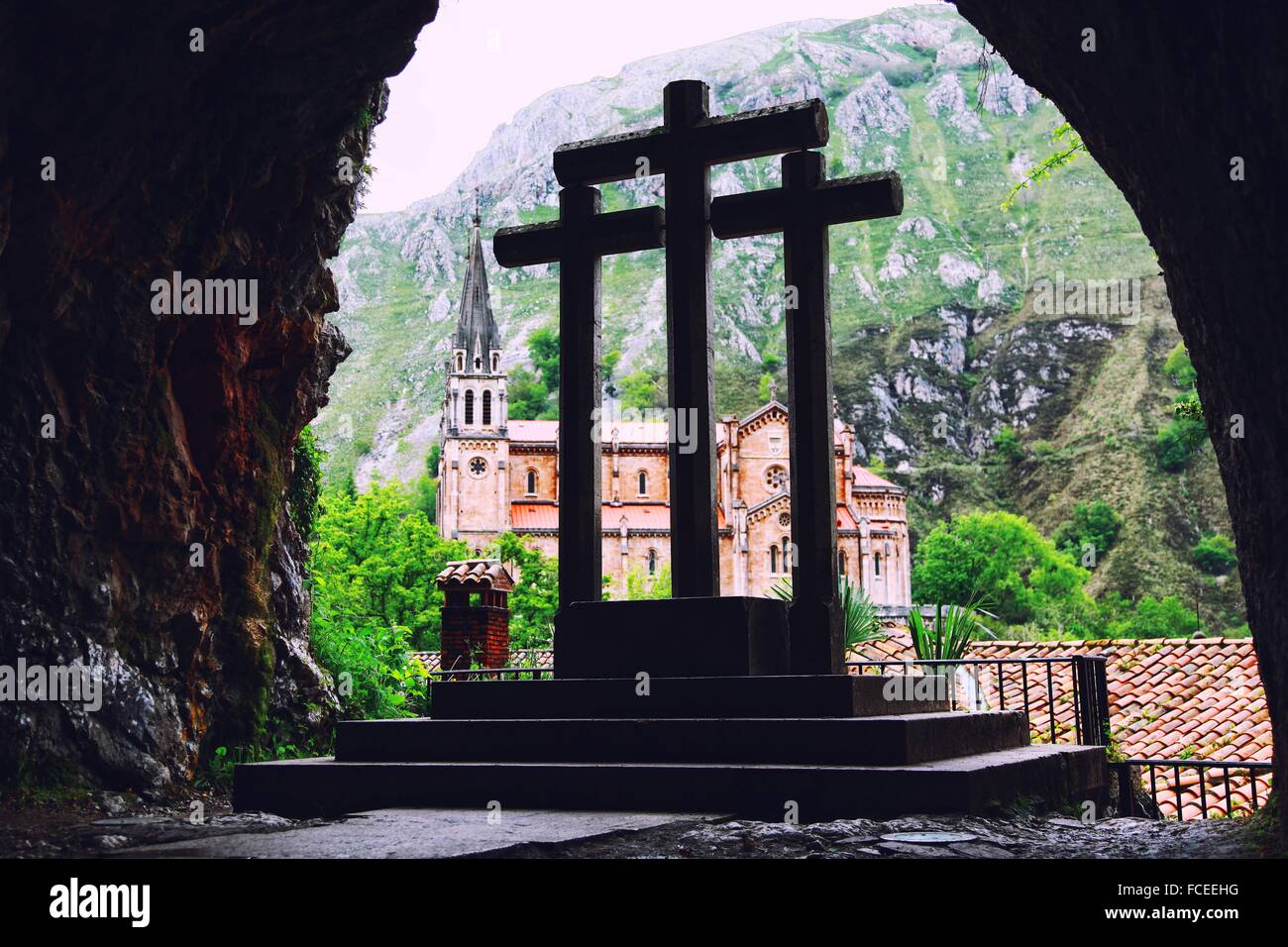 Chiesa di Covadonga visualizza grotte, Asturias, Spagna Foto Stock