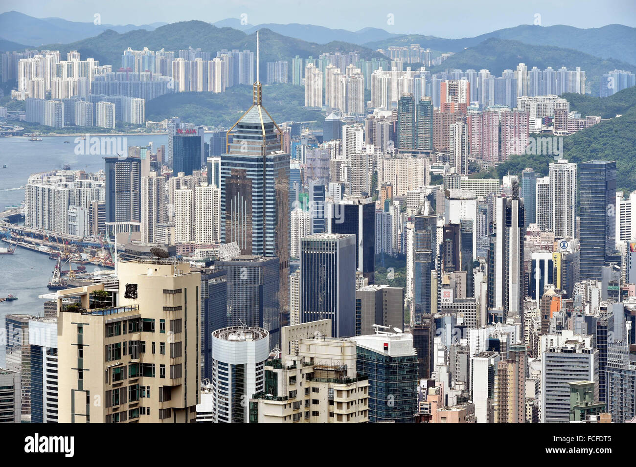 Cina Hong Kong: la città e la baia vista dal vertice di Victoria Peak Foto Stock