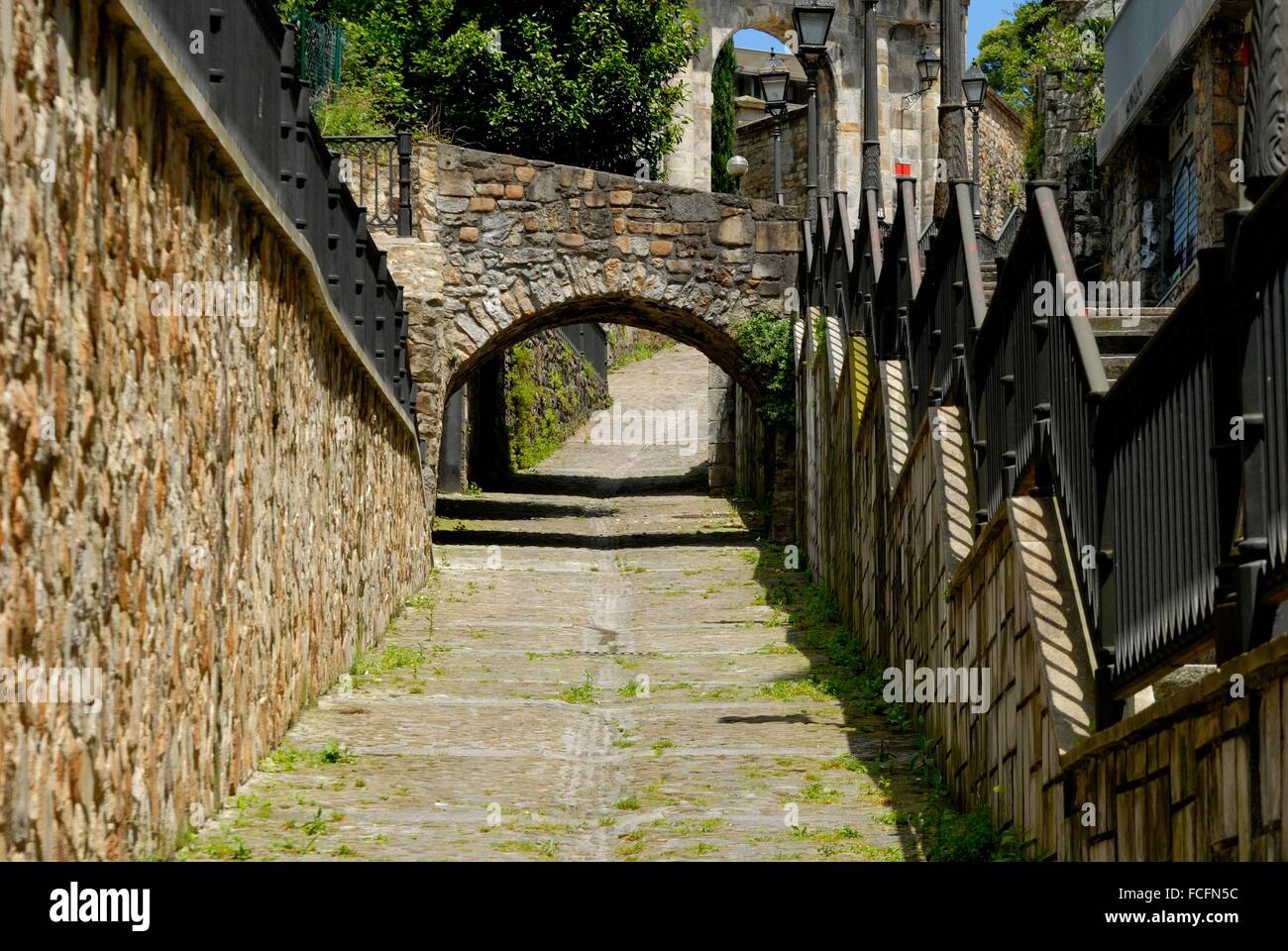 Foto scattata dalla pendenza della Plaza de Unamuno al parke di etxeberria a Bilbao Foto Stock