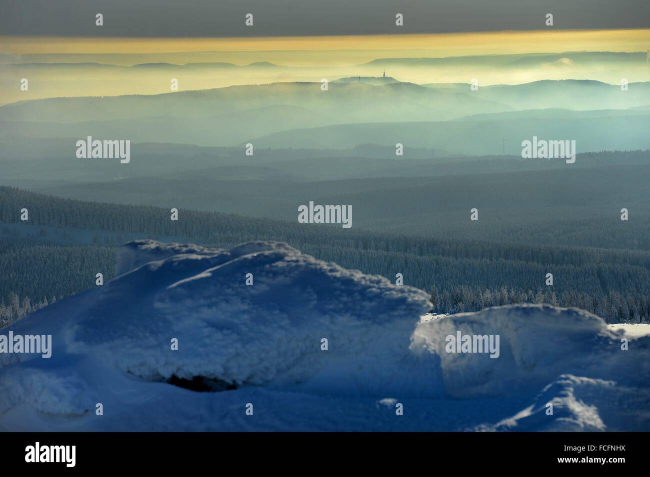 La vista dalla cima della montagna "Brocken' nella catena montuosa di Harz, Germania, 21. Gennaio 2016. Foto: Frank può Foto Stock