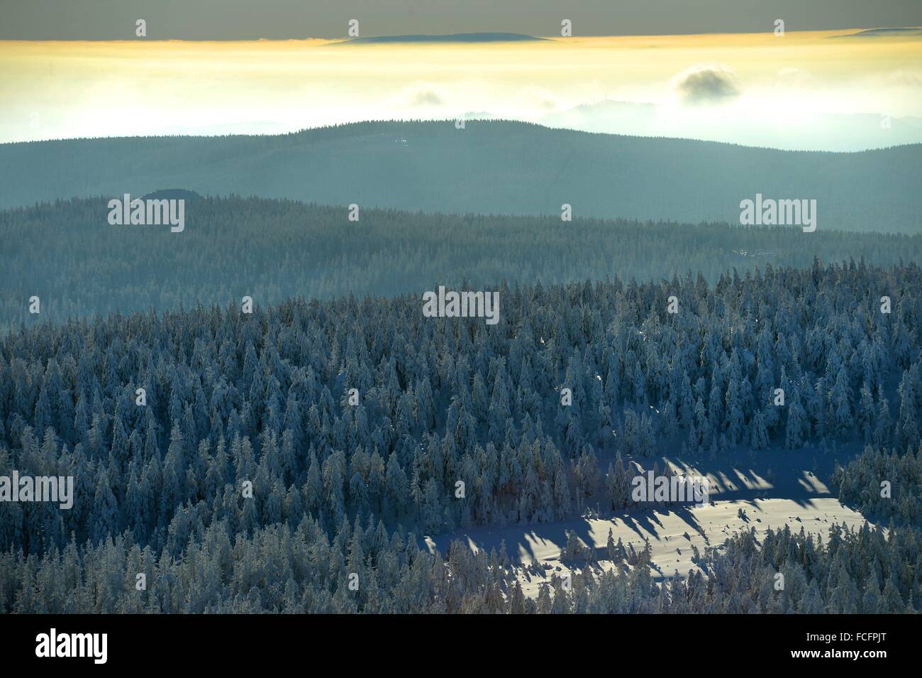 La vista dalla cima della montagna "Brocken' nella catena montuosa di Harz, Germania, 21. Gennaio 2016. Foto: Frank può Foto Stock