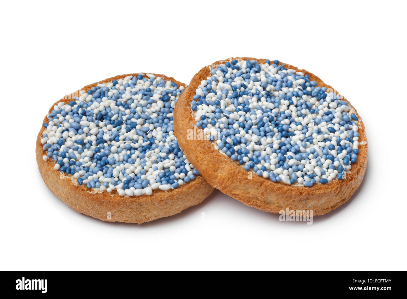 "Beschuit met muisjes, un tradizionale trattamento per festeggiare la nascita di un bambino nei Paesi Bassi. Blu per un ragazzo Foto Stock