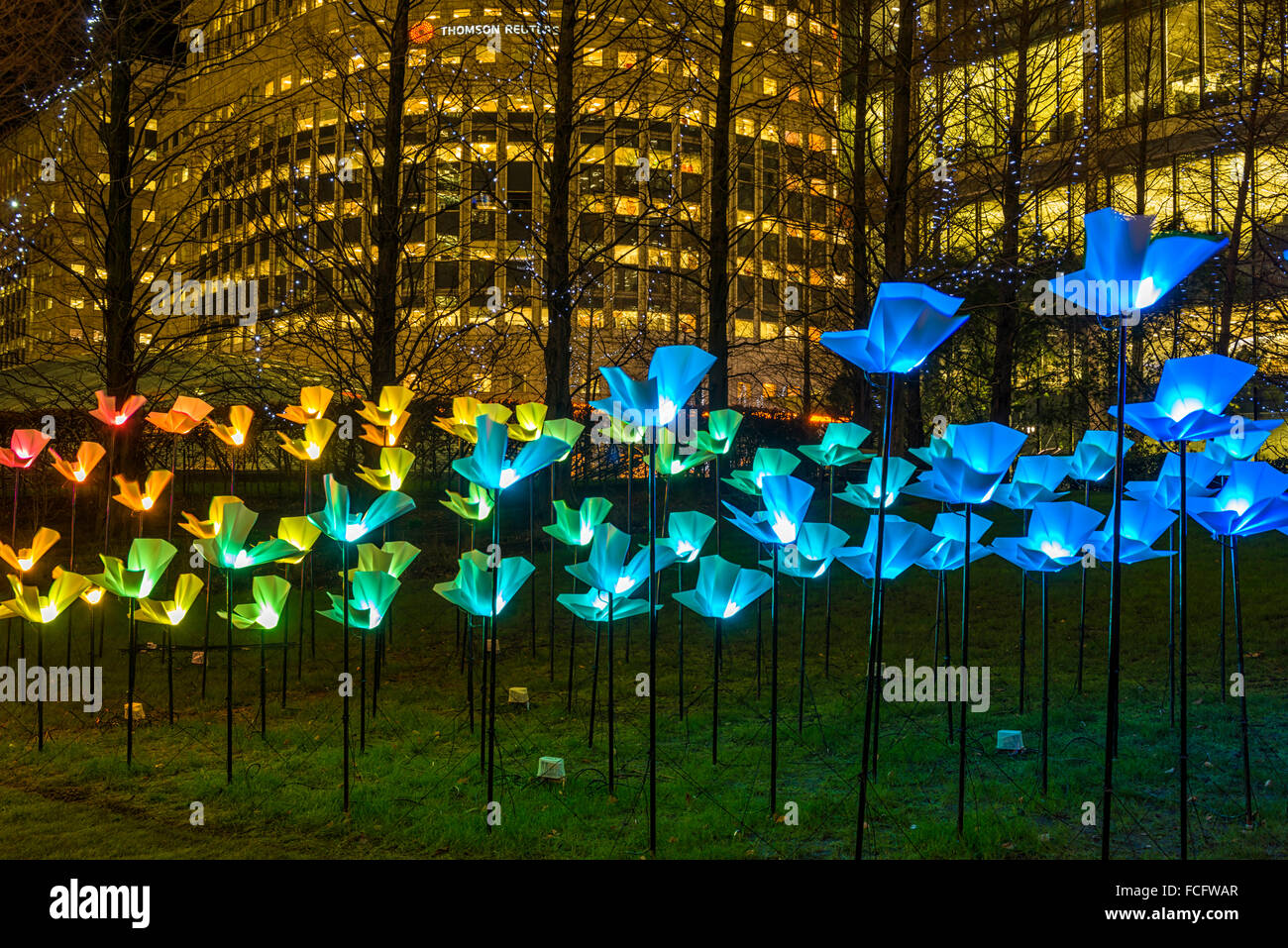 LONDRA, Regno Unito - 15 GENNAIO 2016: Installazione artistica del Winter Lights Festival di Aether & Hemera al Canary Wharf, Londra Regno Unito Foto Stock