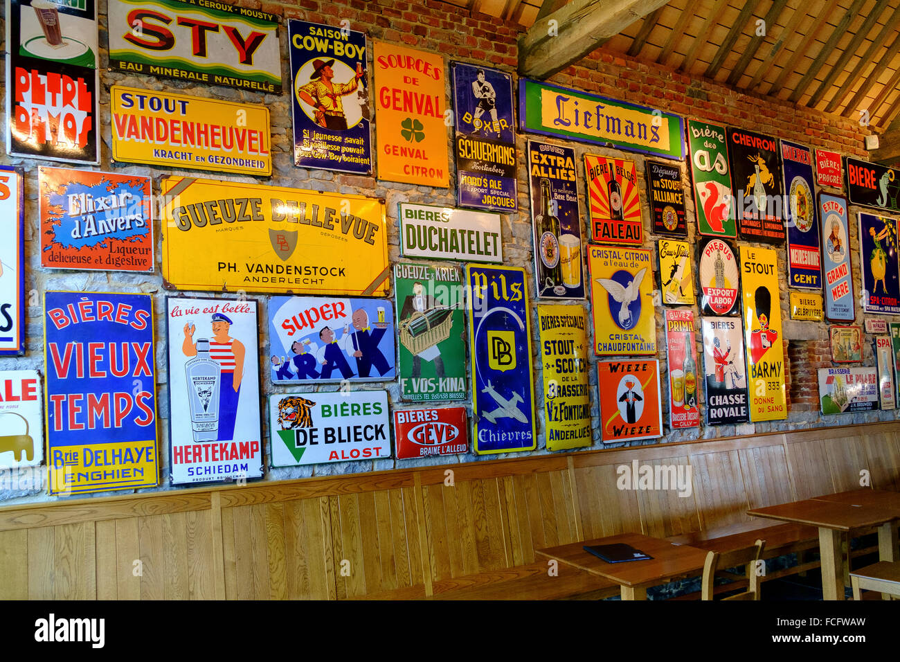 Birra belga di metallo cartelli pubblicitari parete Belgio Foto Stock