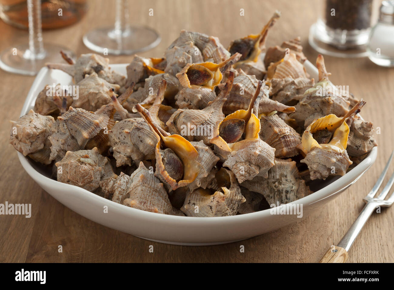 Il piatto con il cotto italiano colorante spinoso-murex Foto Stock