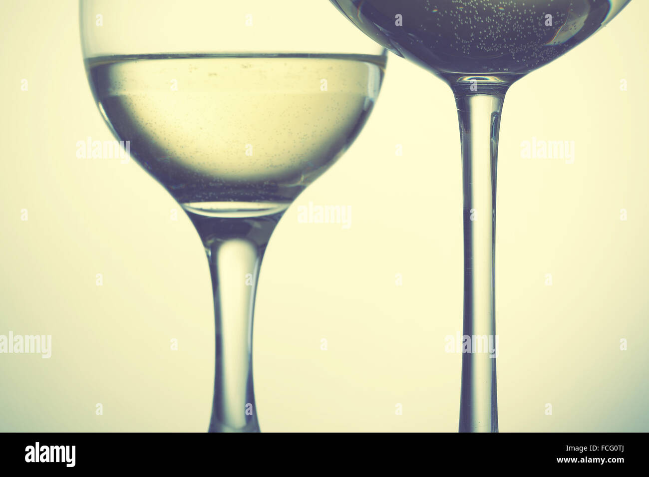 Due bicchieri di vino. In stile retrò filtred immagine Foto Stock