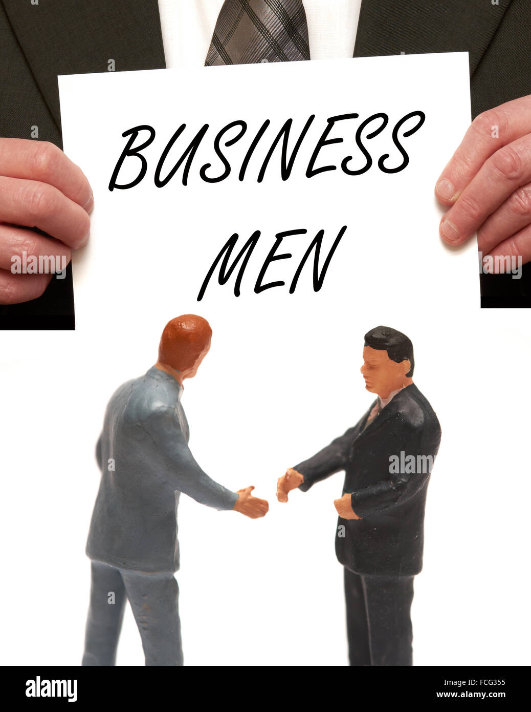 Gli uomini d' affari concept 2 statuette in miniatura in tute le mani di scuotimento Foto Stock