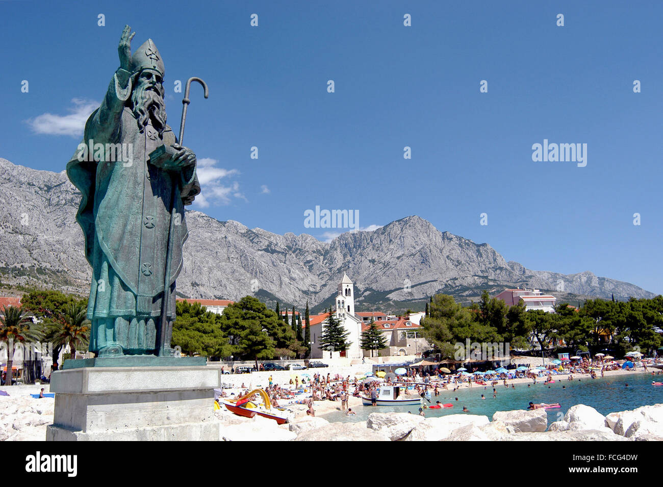 San Nicola è un monumento e la vista della spiaggia, Baška Voda, Dalmazia, Croazia Foto Stock