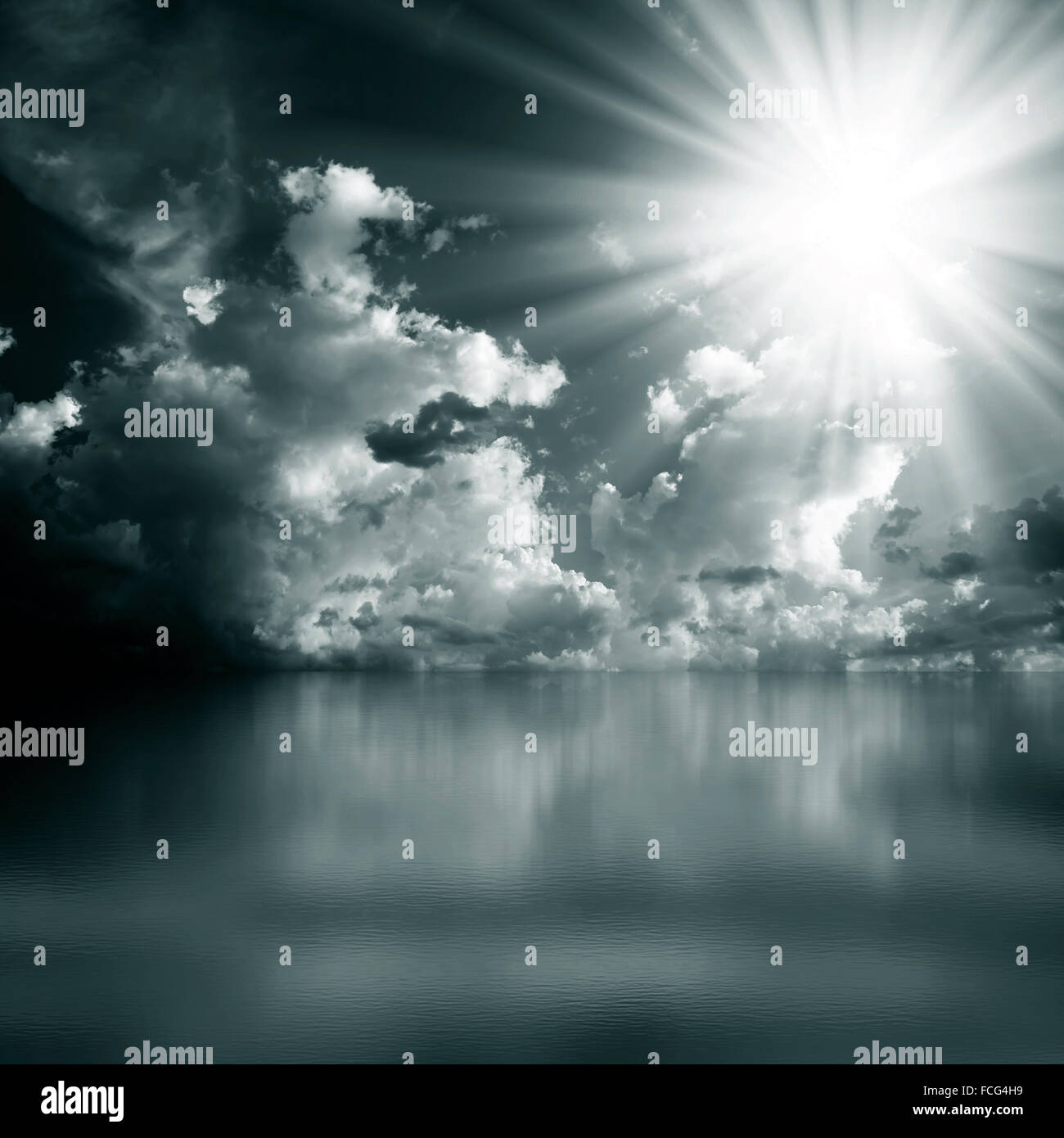 Drammatica nuvole scure Foto Stock