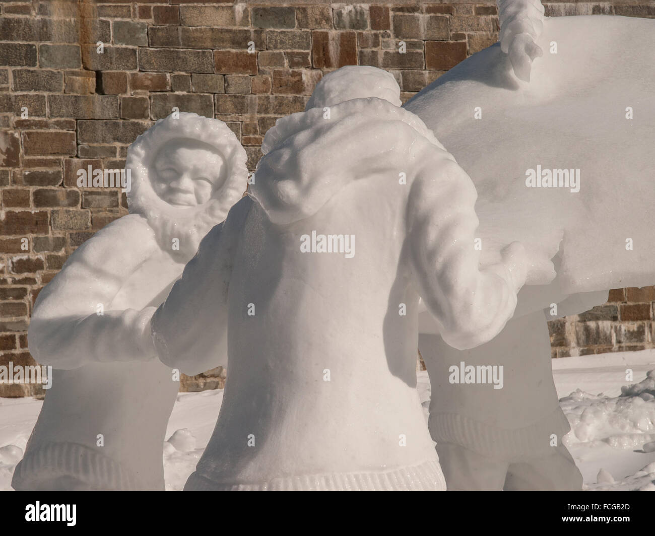 Uomini Inuit scultura di neve a Carnevale Festival di Quebec City, Quebec, Canada. Foto Stock