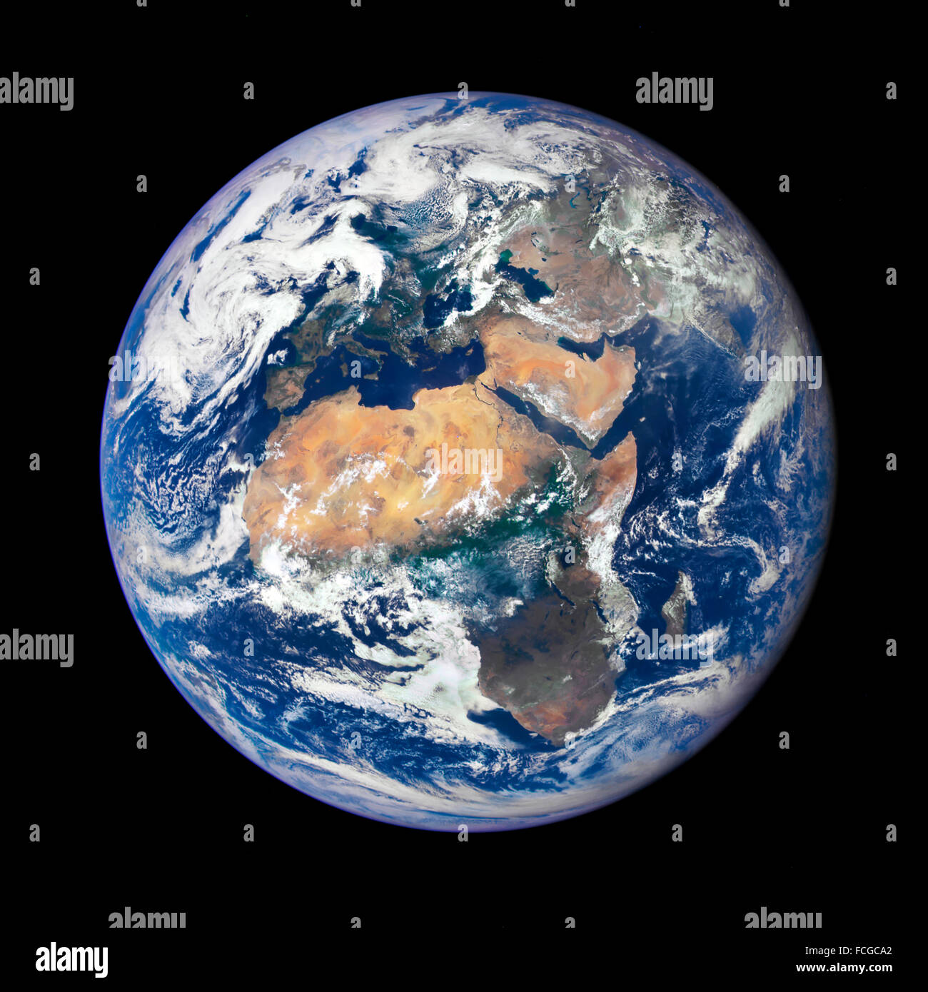 Immagine della Terra adottate il 29 Luglio 2015 da una telecamera della NASA sullo spazio profondo Osservatorio Climatico (DSCOVR) via satellite. L'immagine è da un punto di vista vantaggioso un milione di miglia da terra ed è una delle prime prese dalla NASA Terra immagini policromatiche fotocamera (EPIC) Foto Stock